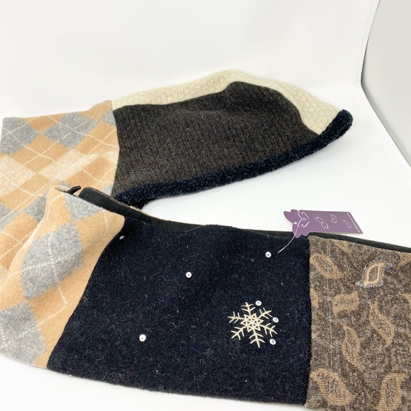 NWT Baabaazuzu Wood Hooded Scarf